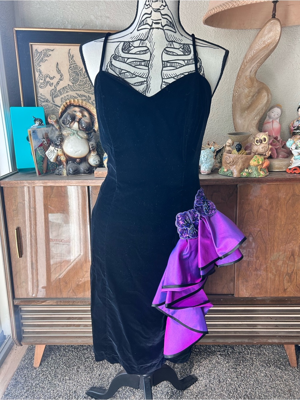 1980s Vintage New Leaf black velvet cocktail dress